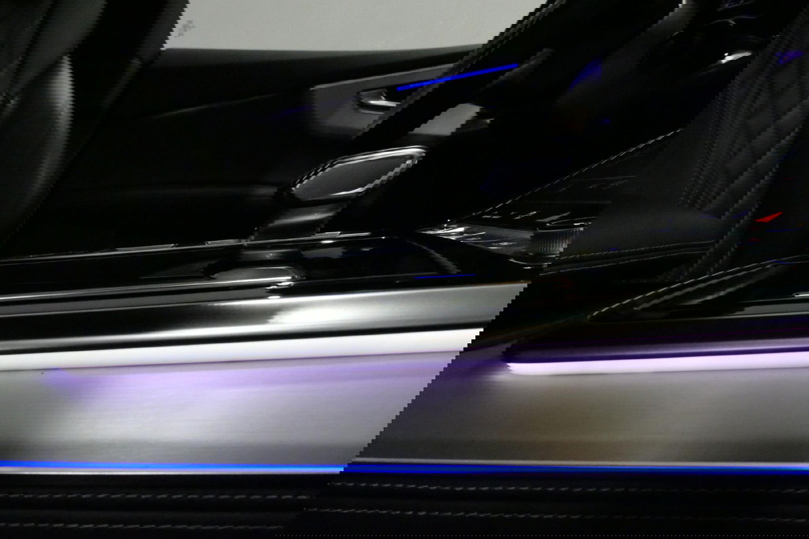 Audi Q8 55 TFSI e quattro Pro Line S / RSQ8 Diffuser / RSQ8 Grill / Maxton Design Bodykit V.2 / Panoramadak / RS Sportstoelen / Elektr. verstelbare voorstoelen + memory / Sport Luchtvering / Matrix LED / Ambienteverlichting plus / Apple Carplay - Android Auto / B