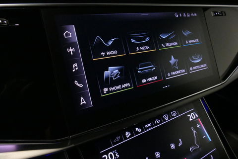 Audi Q8 55 TFSI e quattro Pro Line S / RSQ8 Diffuser / RSQ8 Grill / Maxton Design Bodykit V.2 / Panoramadak / RS Sportstoelen / Elektr. verstelbare voorstoelen + memory / Sport Luchtvering / Matrix LED / Ambienteverlichting plus / Apple Carplay - Android Auto / B
