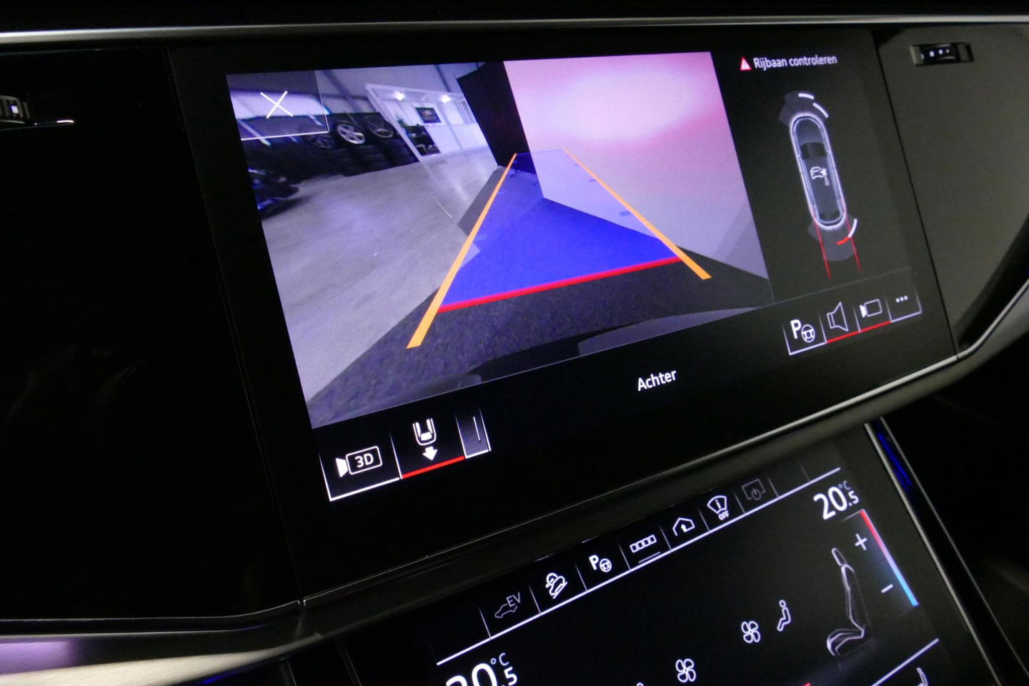 Audi Q8 55 TFSI e quattro Pro Line S / RSQ8 Diffuser / RSQ8 Grill / Maxton Design Bodykit V.2 / Panoramadak / RS Sportstoelen / Elektr. verstelbare voorstoelen + memory / Sport Luchtvering / Matrix LED / Ambienteverlichting plus / Apple Carplay - Android Auto / B