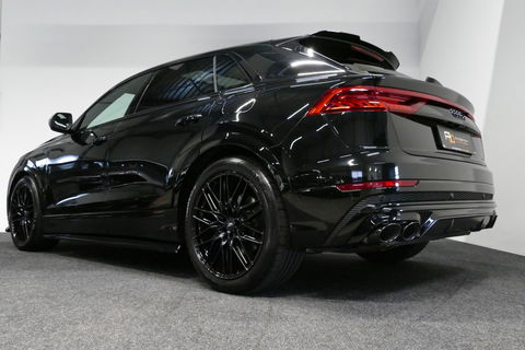 Audi Q8 55 TFSI e quattro Pro Line S / RSQ8 Diffuser / RSQ8 Grill / Maxton Design Bodykit V.2 / Panoramadak / RS Sportstoelen / Elektr. verstelbare voorstoelen + memory / Sport Luchtvering / Matrix LED / Ambienteverlichting plus / Apple Carplay - Android Auto / B