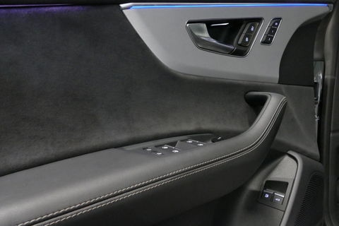 Audi Q8 55 TFSI e quattro Pro Line S / RSQ8 Diffuser / RSQ8 Grill / Maxton Design Bodykit V.2 / Panoramadak / RS Sportstoelen / Elektr. verstelbare voorstoelen + memory / Sport Luchtvering / Matrix LED / Ambienteverlichting plus / Apple Carplay - Android Auto / B