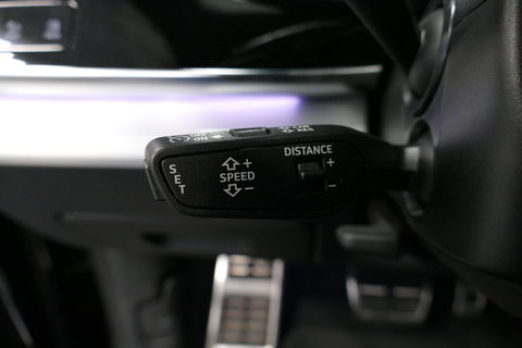 Audi Q8 55 TFSI e quattro Pro Line S / RSQ8 Diffuser / RSQ8 Grill / Maxton Design Bodykit V.2 / Panoramadak / RS Sportstoelen / Elektr. verstelbare voorstoelen + memory / Sport Luchtvering / Matrix LED / Ambienteverlichting plus / Apple Carplay - Android Auto / B