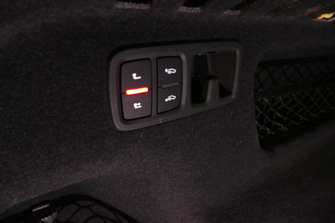 Audi Q8 55 TFSI e quattro Pro Line S / RSQ8 Diffuser / RSQ8 Grill / Maxton Design Bodykit V.2 / Panoramadak / RS Sportstoelen / Elektr. verstelbare voorstoelen + memory / Sport Luchtvering / Matrix LED / Ambienteverlichting plus / Apple Carplay - Android Auto / B