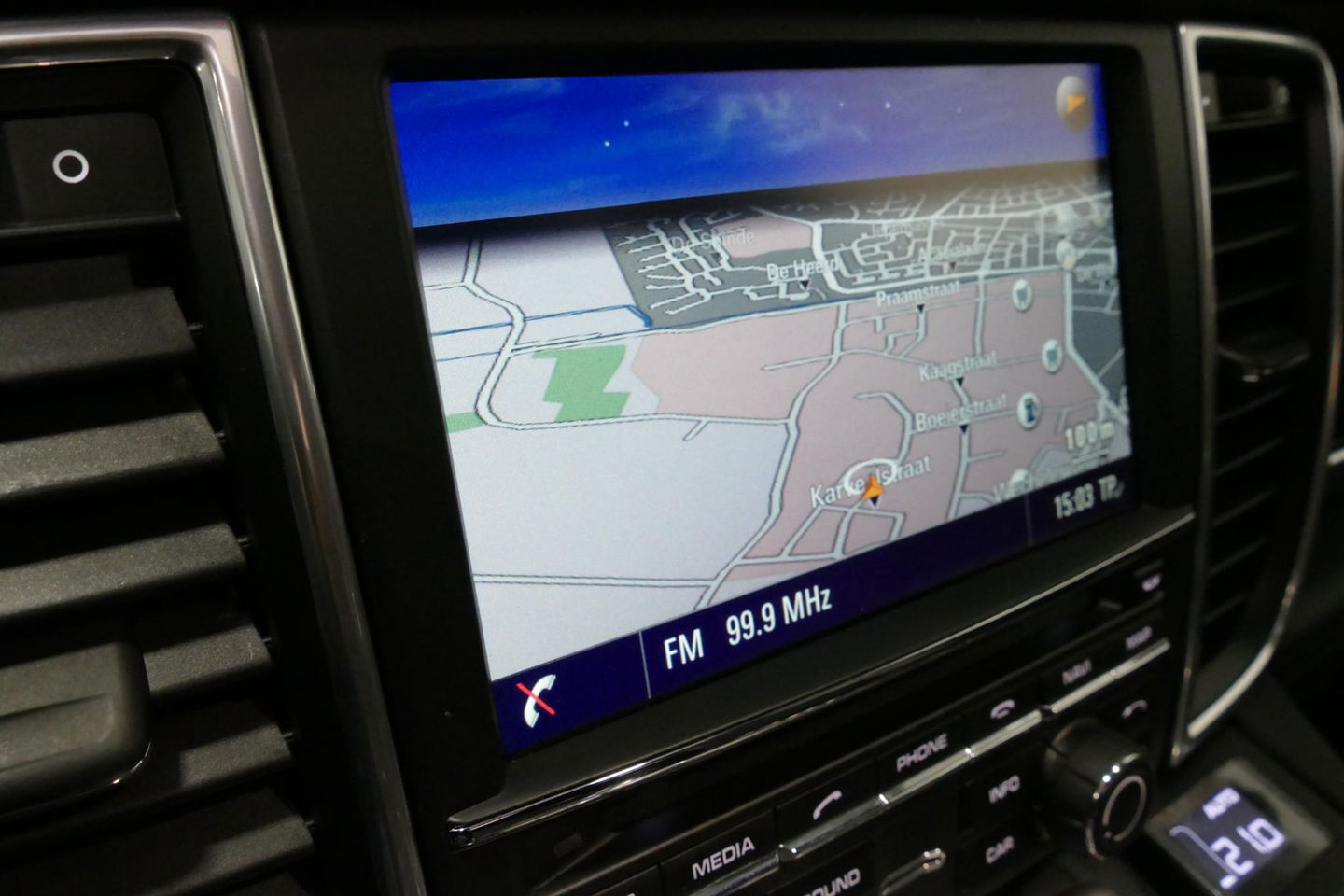 Porsche Panamera 3.0 S E-Hybrid / Schuif-/kanteldak / Elektr. verstelbare voorstoelen (links memory) / Luchtvering / BOSE Sound / Softclose - servosluiting / 20'' LMV / Porsche Dynamic Light System Plus (PDLS+) / Achteruitrijcamera / Standairco / Porsce Active Suspension 