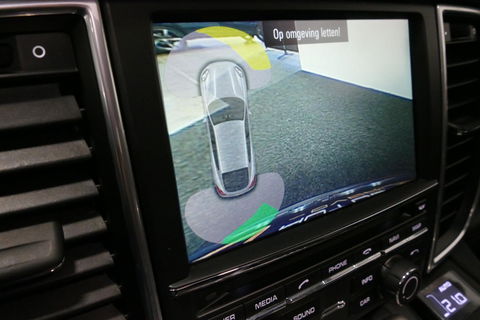 Porsche Panamera 3.0 S E-Hybrid / Schuif-/kanteldak / Elektr. verstelbare voorstoelen (links memory) / Luchtvering / BOSE Sound / Softclose - servosluiting / 20'' LMV / Porsche Dynamic Light System Plus (PDLS+) / Achteruitrijcamera / Standairco / Porsce Active Suspension 