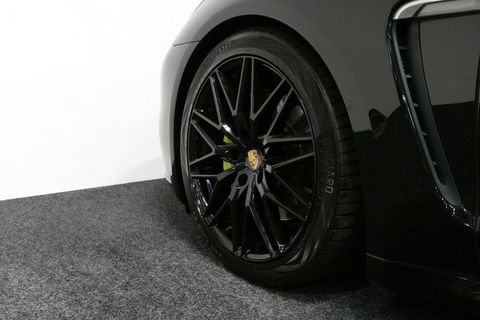 Porsche Panamera 3.0 S E-Hybrid / Schuif-/kanteldak / Elektr. verstelbare voorstoelen (links memory) / Luchtvering / BOSE Sound / Softclose - servosluiting / 20'' LMV / Porsche Dynamic Light System Plus (PDLS+) / Achteruitrijcamera / Standairco / Porsce Active Suspension 