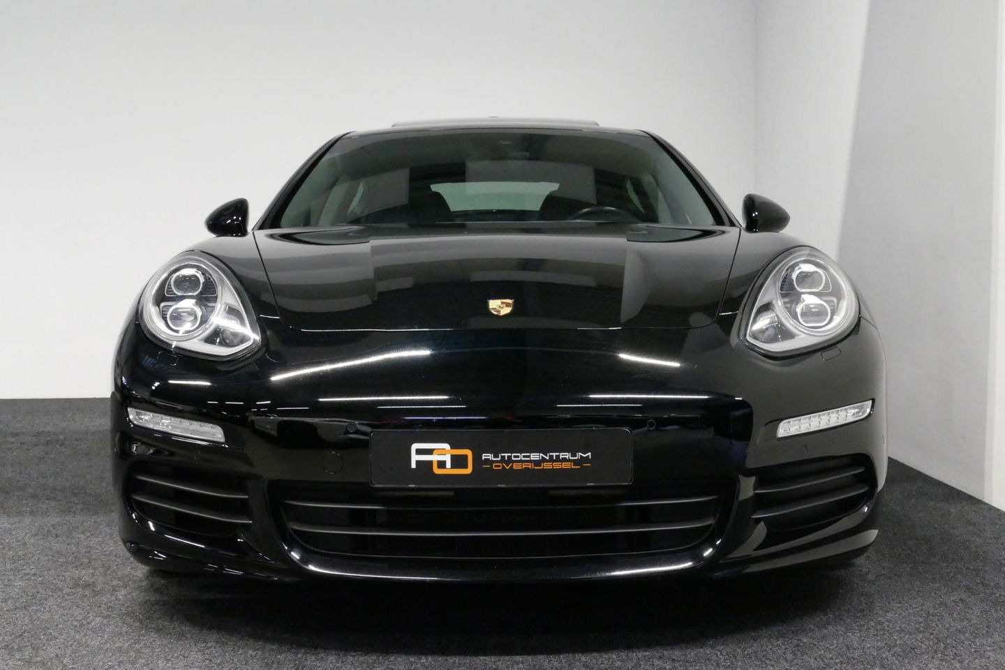 Porsche Panamera 3.0 S E-Hybrid / Schuif-/kanteldak / Elektr. verstelbare voorstoelen (links memory) / Luchtvering / BOSE Sound / Softclose - servosluiting / 20'' LMV / Porsche Dynamic Light System Plus (PDLS+) / Achteruitrijcamera / Standairco / Porsce Active Suspension 