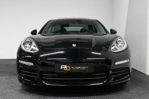 Porsche Panamera 3.0 S E-Hybrid / Schuif-/kanteldak / Elektr. verstelbare voorstoelen (links memory) / Luchtvering / BOSE Sound / Softclose - servosluiting / 20'' LMV / Porsche Dynamic Light System Plus (PDLS+) / Achteruitrijcamera / Standairco / Porsce Active Suspension 