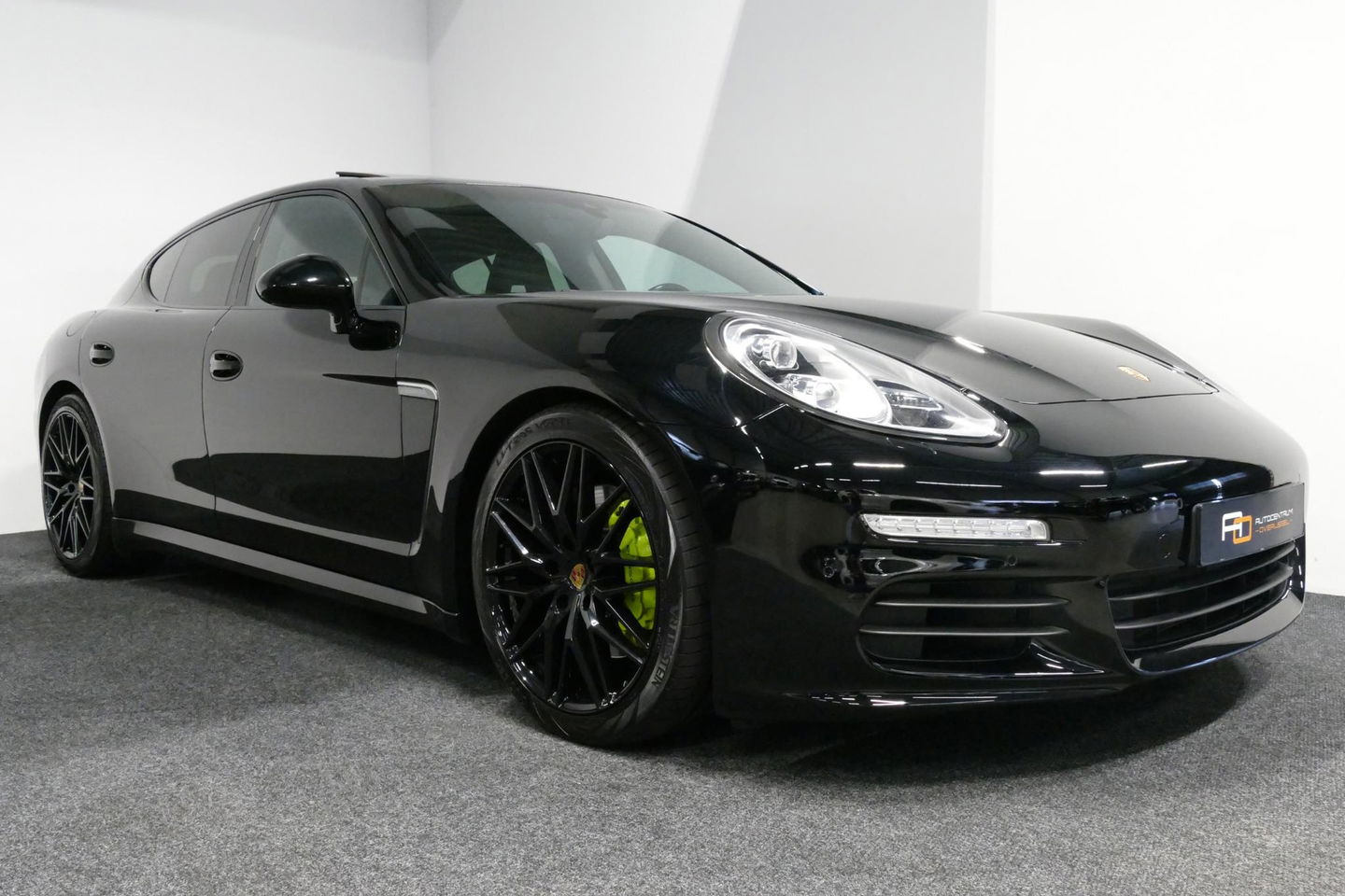 Porsche Panamera 3.0 S E-Hybrid / Schuif-/kanteldak / Elektr. verstelbare voorstoelen (links memory) / Luchtvering / BOSE Sound / Softclose - servosluiting / 20'' LMV / Porsche Dynamic Light System Plus (PDLS+) / Achteruitrijcamera / Standairco / Porsce Active Suspension 