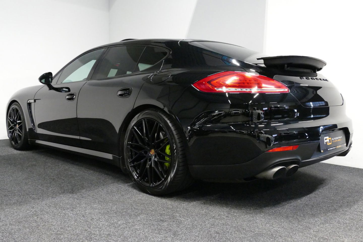 Porsche Panamera 3.0 S E-Hybrid / Schuif-/kanteldak / Elektr. verstelbare voorstoelen (links memory) / Luchtvering / BOSE Sound / Softclose - servosluiting / 20'' LMV / Porsche Dynamic Light System Plus (PDLS+) / Achteruitrijcamera / Standairco / Porsce Active Suspension 