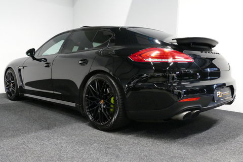 Porsche Panamera 3.0 S E-Hybrid / Schuif-/kanteldak / Elektr. verstelbare voorstoelen (links memory) / Luchtvering / BOSE Sound / Softclose - servosluiting / 20'' LMV / Porsche Dynamic Light System Plus (PDLS+) / Achteruitrijcamera / Standairco / Porsce Active Suspension 