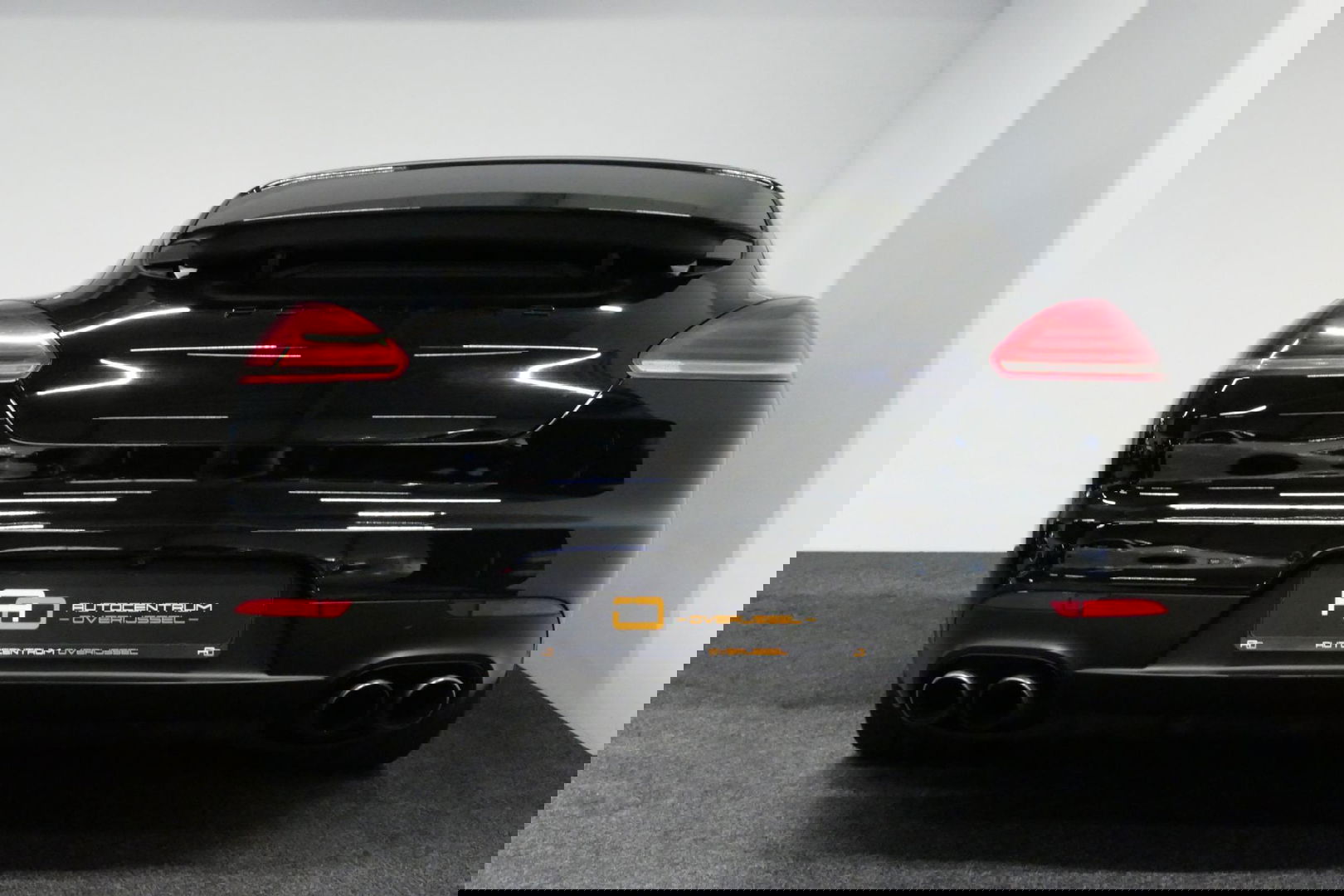 Porsche Panamera 3.0 S E-Hybrid / Schuif-/kanteldak / Elektr. verstelbare voorstoelen (links memory) / Luchtvering / BOSE Sound / Softclose - servosluiting / 20'' LMV / Porsche Dynamic Light System Plus (PDLS+) / Achteruitrijcamera / Standairco / Porsce Active Suspension 