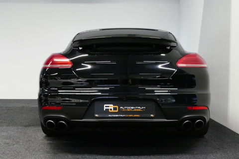 Porsche Panamera 3.0 S E-Hybrid / Schuif-/kanteldak / Elektr. verstelbare voorstoelen (links memory) / Luchtvering / BOSE Sound / Softclose - servosluiting / 20'' LMV / Porsche Dynamic Light System Plus (PDLS+) / Achteruitrijcamera / Standairco / Porsce Active Suspension 