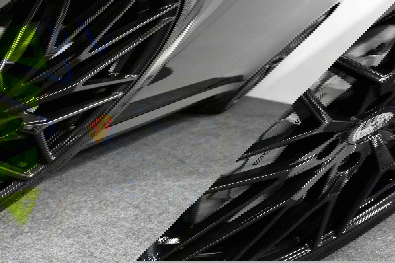 Porsche Panamera 3.0 S E-Hybrid / Schuif-/kanteldak / Elektr. verstelbare voorstoelen (links memory) / Luchtvering / BOSE Sound / Softclose - servosluiting / 20'' LMV / Porsche Dynamic Light System Plus (PDLS+) / Achteruitrijcamera / Standairco / Porsce Active Suspension 