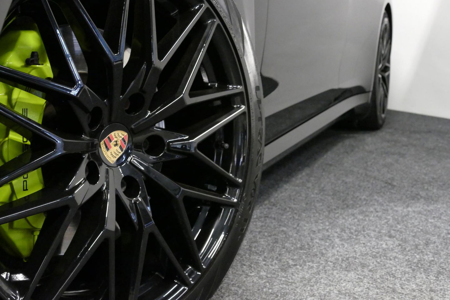 Porsche Panamera 3.0 S E-Hybrid / Schuif-/kanteldak / Elektr. verstelbare voorstoelen (links memory) / Luchtvering / BOSE Sound / Softclose - servosluiting / 20'' LMV / Porsche Dynamic Light System Plus (PDLS+) / Achteruitrijcamera / Standairco / Porsce Active Suspension 