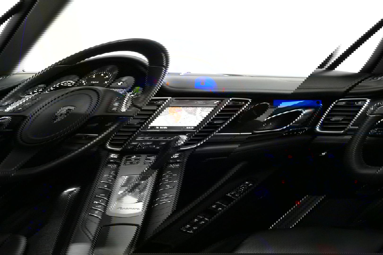 Porsche Panamera 3.0 S E-Hybrid / Schuif-/kanteldak / Elektr. verstelbare voorstoelen (links memory) / Luchtvering / BOSE Sound / Softclose - servosluiting / 20'' LMV / Porsche Dynamic Light System Plus (PDLS+) / Achteruitrijcamera / Standairco / Porsce Active Suspension 