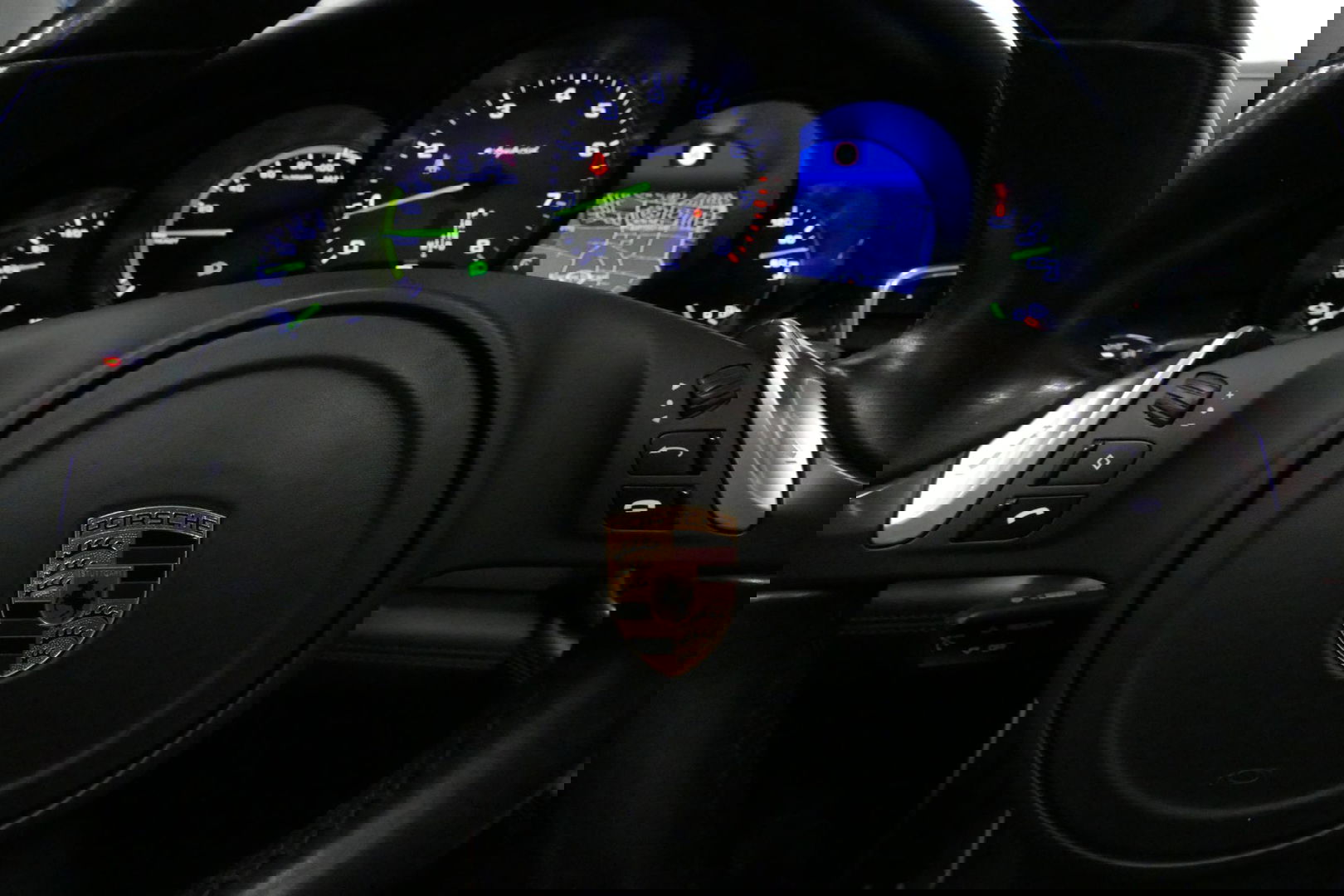 Porsche Panamera 3.0 S E-Hybrid / Schuif-/kanteldak / Elektr. verstelbare voorstoelen (links memory) / Luchtvering / BOSE Sound / Softclose - servosluiting / 20'' LMV / Porsche Dynamic Light System Plus (PDLS+) / Achteruitrijcamera / Standairco / Porsce Active Suspension 