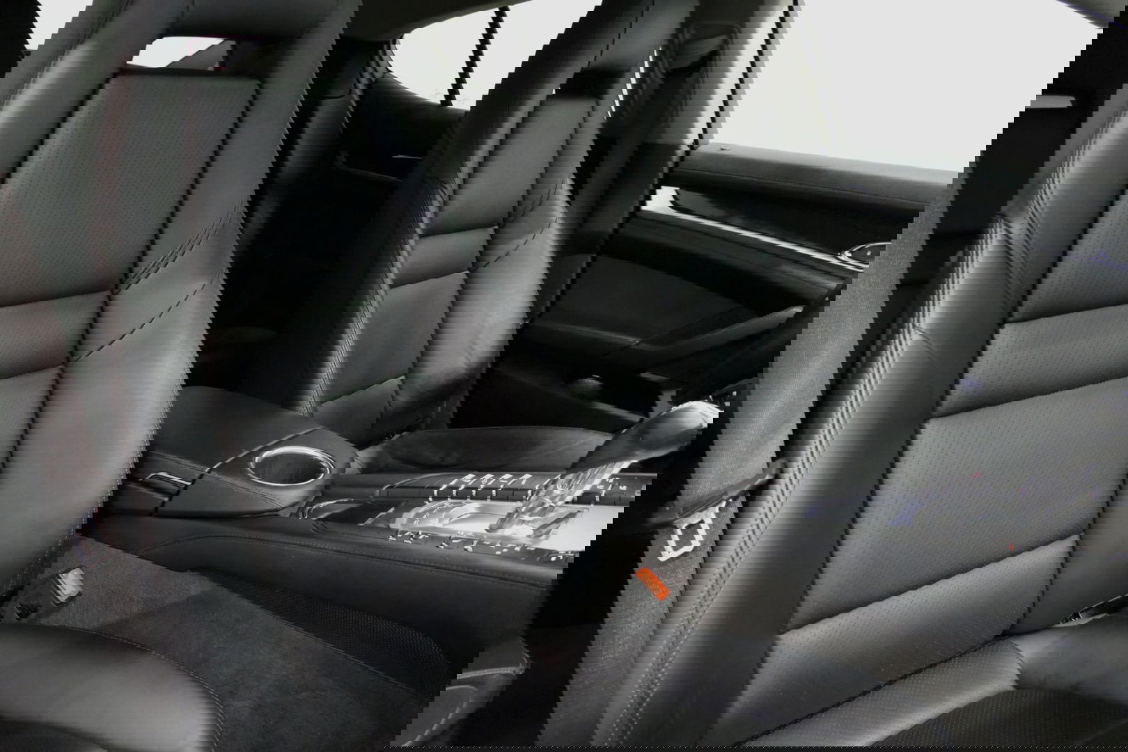 Porsche Panamera 3.0 S E-Hybrid / Schuif-/kanteldak / Elektr. verstelbare voorstoelen (links memory) / Luchtvering / BOSE Sound / Softclose - servosluiting / 20'' LMV / Porsche Dynamic Light System Plus (PDLS+) / Achteruitrijcamera / Standairco / Porsce Active Suspension 