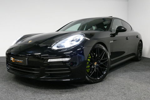 Porsche Panamera 3.0 S E-Hybrid / Schuif-/kanteldak / Elektr. verstelbare voorstoelen (links memory) / Luchtvering / BOSE Sound / Softclose - servosluiting / 20'' LMV / Porsche Dynamic Light System Plus (PDLS+) / Achteruitrijcamera / Standairco / Porsce Active Suspension 