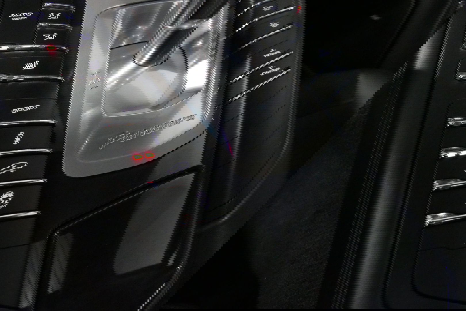 Porsche Panamera 3.0 S E-Hybrid / Schuif-/kanteldak / Elektr. verstelbare voorstoelen (links memory) / Luchtvering / BOSE Sound / Softclose - servosluiting / 20'' LMV / Porsche Dynamic Light System Plus (PDLS+) / Achteruitrijcamera / Standairco / Porsce Active Suspension 