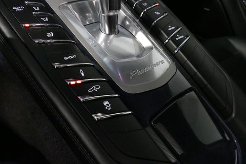 Porsche Panamera 3.0 S E-Hybrid / Schuif-/kanteldak / Elektr. verstelbare voorstoelen (links memory) / Luchtvering / BOSE Sound / Softclose - servosluiting / 20'' LMV / Porsche Dynamic Light System Plus (PDLS+) / Achteruitrijcamera / Standairco / Porsce Active Suspension 