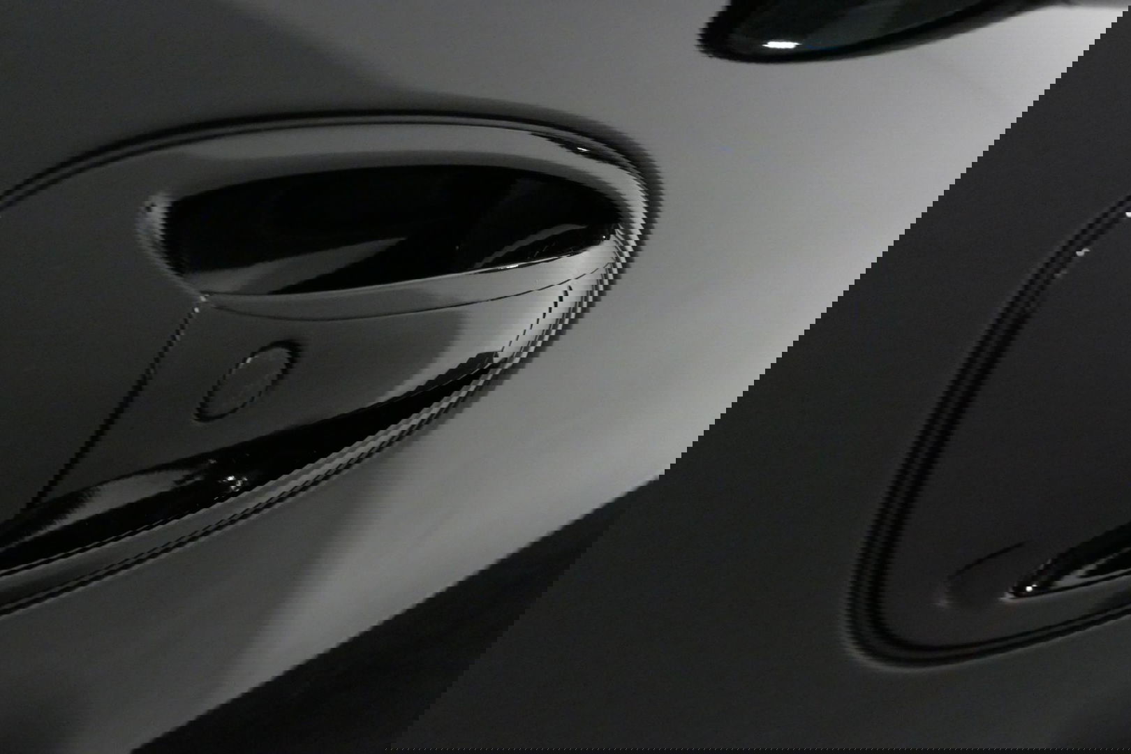 Porsche Panamera 3.0 S E-Hybrid / Schuif-/kanteldak / Elektr. verstelbare voorstoelen (links memory) / Luchtvering / BOSE Sound / Softclose - servosluiting / 20'' LMV / Porsche Dynamic Light System Plus (PDLS+) / Achteruitrijcamera / Standairco / Porsce Active Suspension 