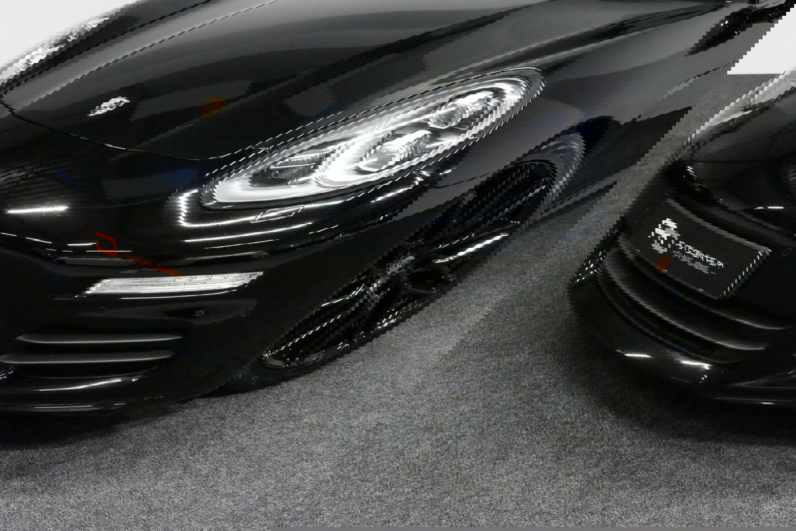 Porsche Panamera 3.0 S E-Hybrid / Schuif-/kanteldak / Elektr. verstelbare voorstoelen (links memory) / Luchtvering / BOSE Sound / Softclose - servosluiting / 20'' LMV / Porsche Dynamic Light System Plus (PDLS+) / Achteruitrijcamera / Standairco / Porsce Active Suspension 