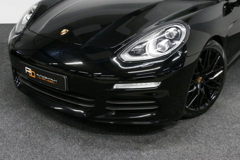 Porsche Panamera 3.0 S E-Hybrid / Schuif-/kanteldak / Elektr. verstelbare voorstoelen (links memory) / Luchtvering / BOSE Sound / Softclose - servosluiting / 20'' LMV / Porsche Dynamic Light System Plus (PDLS+) / Achteruitrijcamera / Standairco / Porsce Active Suspension 