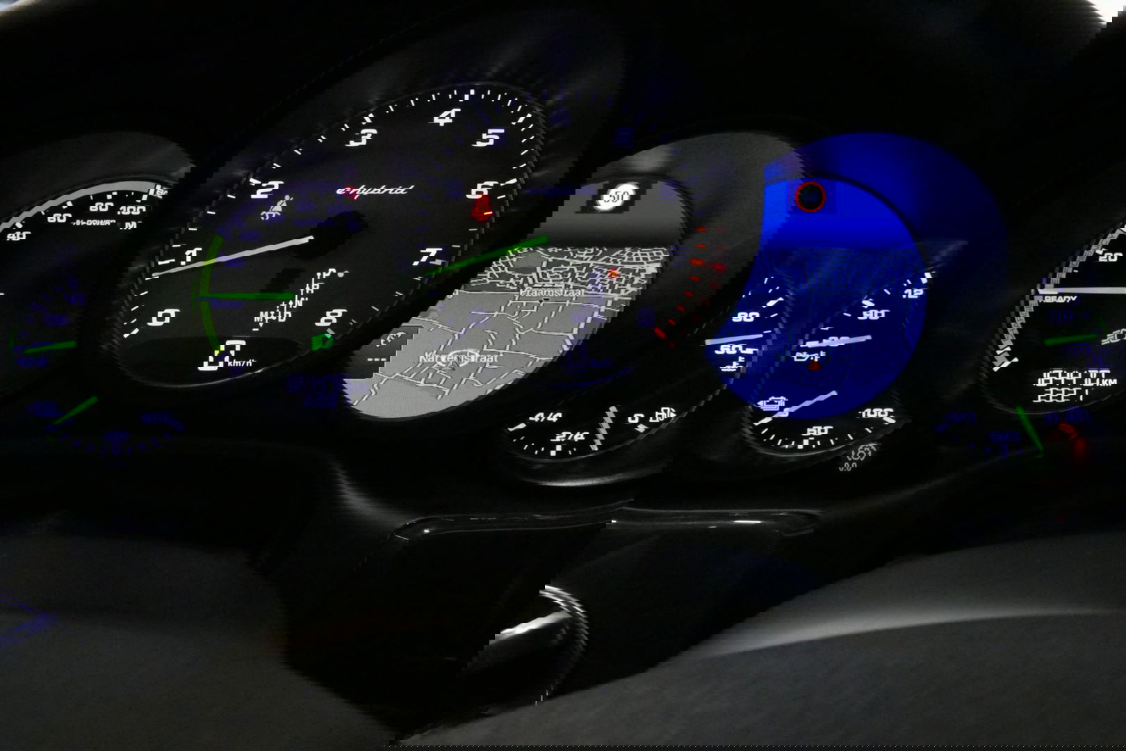 Porsche Panamera 3.0 S E-Hybrid / Schuif-/kanteldak / Elektr. verstelbare voorstoelen (links memory) / Luchtvering / BOSE Sound / Softclose - servosluiting / 20'' LMV / Porsche Dynamic Light System Plus (PDLS+) / Achteruitrijcamera / Standairco / Porsce Active Suspension 