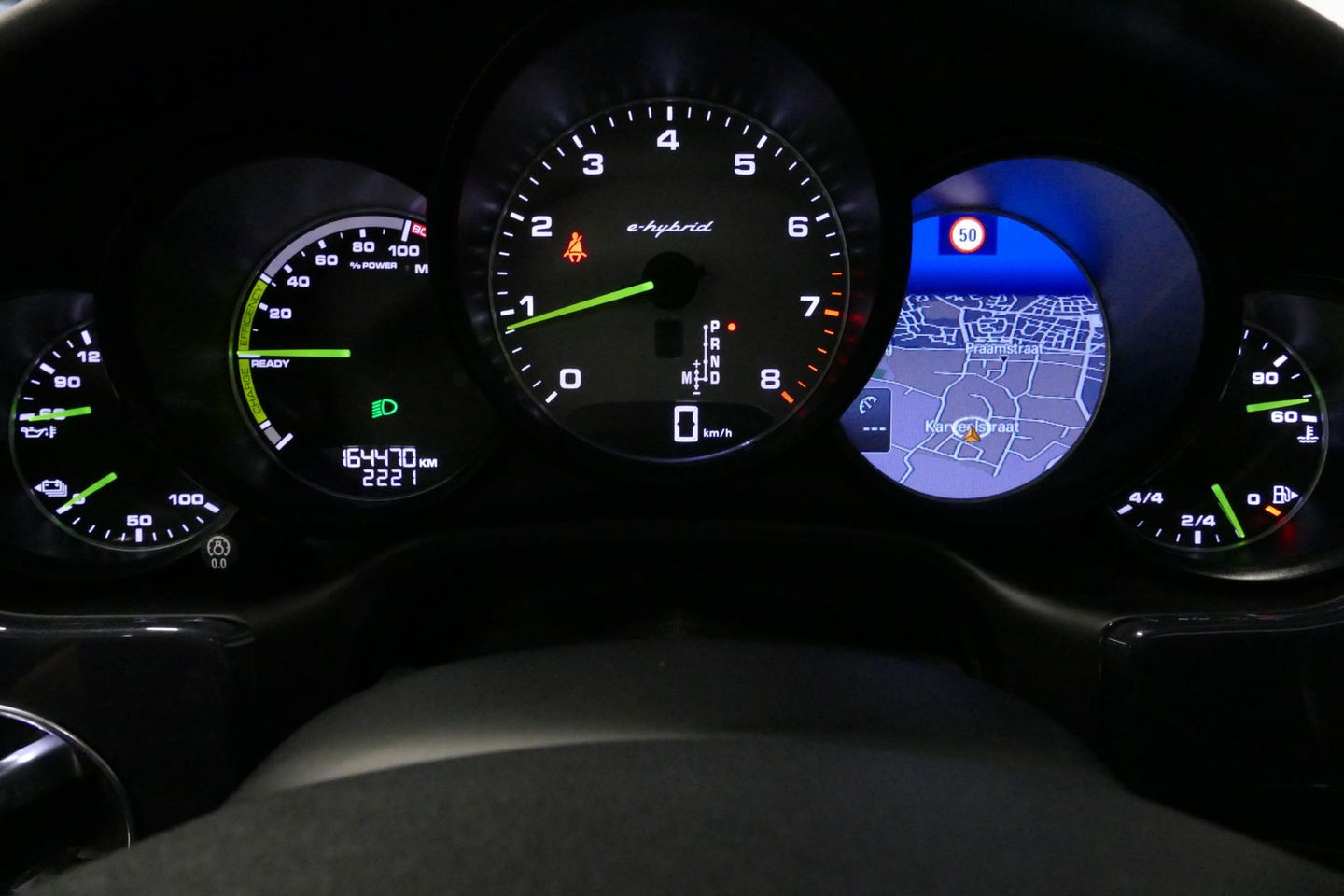 Porsche Panamera 3.0 S E-Hybrid / Schuif-/kanteldak / Elektr. verstelbare voorstoelen (links memory) / Luchtvering / BOSE Sound / Softclose - servosluiting / 20'' LMV / Porsche Dynamic Light System Plus (PDLS+) / Achteruitrijcamera / Standairco / Porsce Active Suspension 