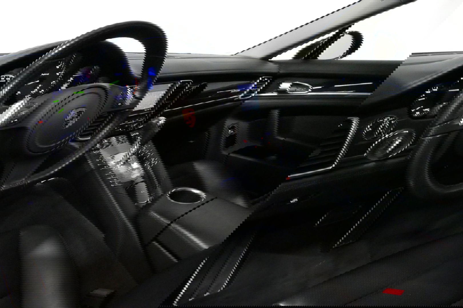 Porsche Panamera 3.0 S E-Hybrid / Schuif-/kanteldak / Elektr. verstelbare voorstoelen (links memory) / Luchtvering / BOSE Sound / Softclose - servosluiting / 20'' LMV / Porsche Dynamic Light System Plus (PDLS+) / Achteruitrijcamera / Standairco / Porsce Active Suspension 