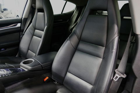 Porsche Panamera 3.0 S E-Hybrid / Schuif-/kanteldak / Elektr. verstelbare voorstoelen (links memory) / Luchtvering / BOSE Sound / Softclose - servosluiting / 20'' LMV / Porsche Dynamic Light System Plus (PDLS+) / Achteruitrijcamera / Standairco / Porsce Active Suspension 