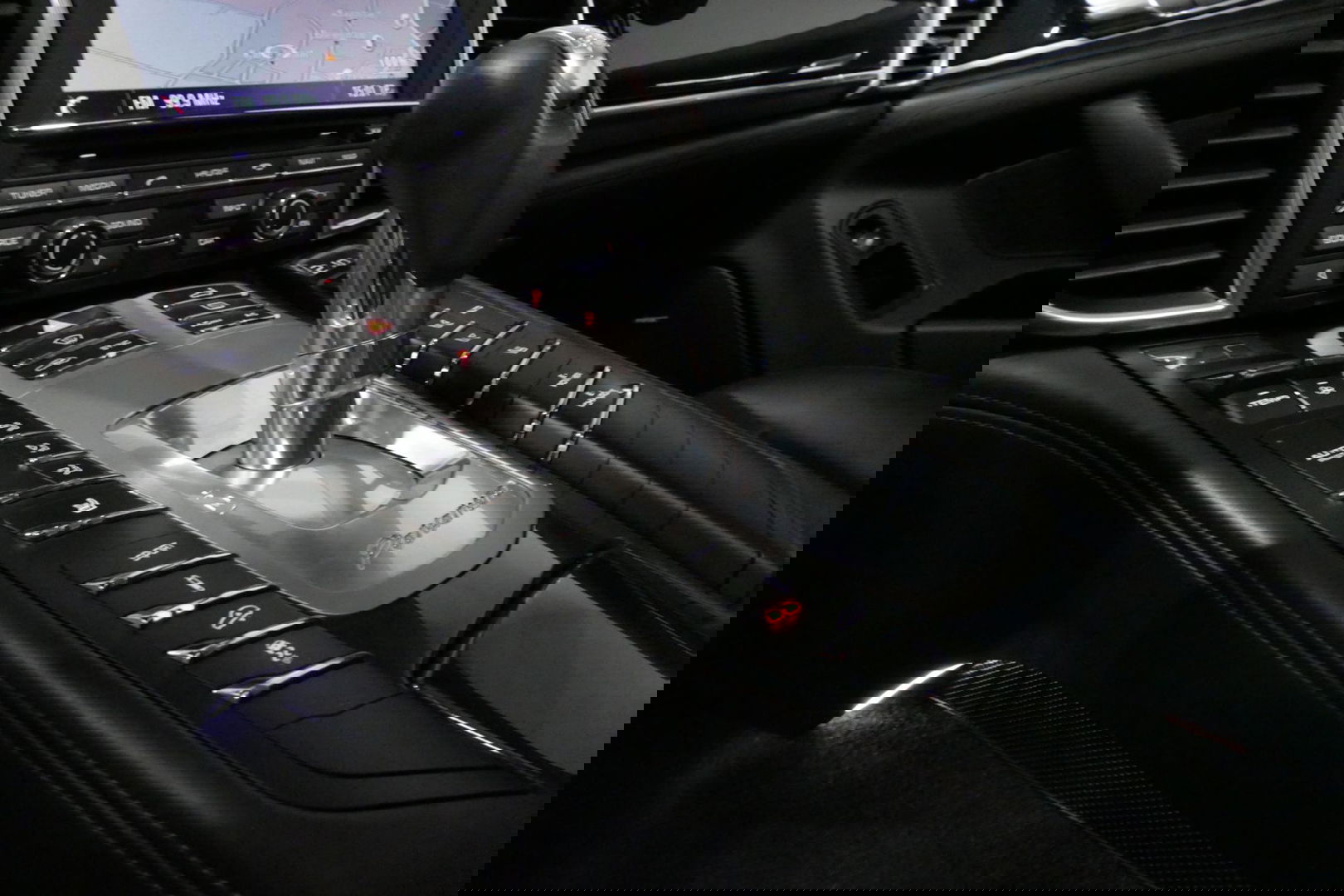 Porsche Panamera 3.0 S E-Hybrid / Schuif-/kanteldak / Elektr. verstelbare voorstoelen (links memory) / Luchtvering / BOSE Sound / Softclose - servosluiting / 20'' LMV / Porsche Dynamic Light System Plus (PDLS+) / Achteruitrijcamera / Standairco / Porsce Active Suspension 