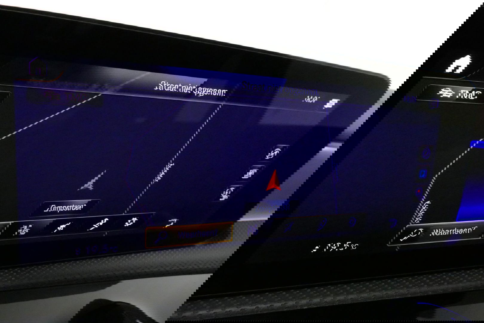 Mercedes-Benz A-Klasse 200 AMG Line / A45 AMG Diffuser / Panamericana Grille / Panoramadak / A45 Dakspoiler / Elektr. verstelbare voorstoelen + memory / Multibeam LED Koplampen / Apple Carplay - Android Auto / Stoelverwarming / Ambienteverlichting / 19'' LMV / Night pakket / Do