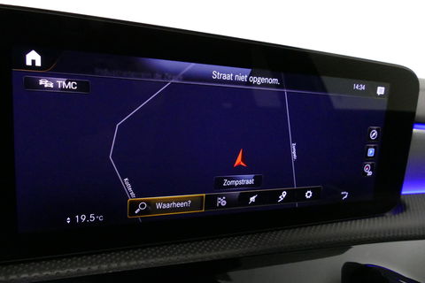 Mercedes-Benz A-Klasse 200 AMG Line / A45 AMG Diffuser / Panamericana Grille / Panoramadak / A45 Dakspoiler / Elektr. verstelbare voorstoelen + memory / Multibeam LED Koplampen / Apple Carplay - Android Auto / Stoelverwarming / Ambienteverlichting / 19'' LMV / Night pakket / Do