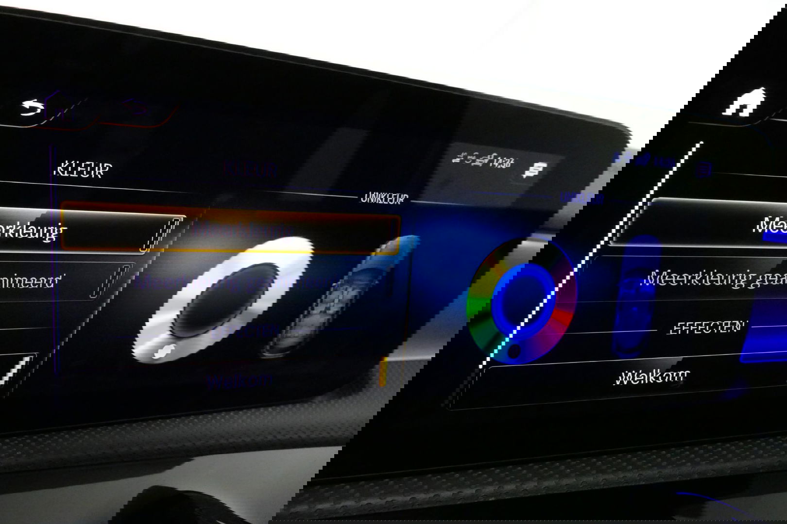 Mercedes-Benz A-Klasse 200 AMG Line / A45 AMG Diffuser / Panamericana Grille / Panoramadak / A45 Dakspoiler / Elektr. verstelbare voorstoelen + memory / Multibeam LED Koplampen / Apple Carplay - Android Auto / Stoelverwarming / Ambienteverlichting / 19'' LMV / Night pakket / Do