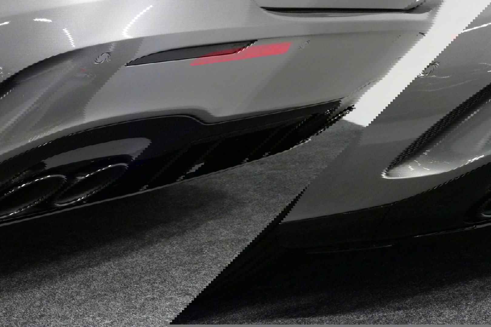 Mercedes-Benz A-Klasse 200 AMG Line / A45 AMG Diffuser / Panamericana Grille / Panoramadak / A45 Dakspoiler / Elektr. verstelbare voorstoelen + memory / Multibeam LED Koplampen / Apple Carplay - Android Auto / Stoelverwarming / Ambienteverlichting / 19'' LMV / Night pakket / Do