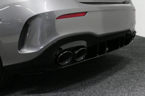 Mercedes-Benz A-Klasse 200 AMG Line / A45 AMG Diffuser / Panamericana Grille / Panoramadak / A45 Dakspoiler / Elektr. verstelbare voorstoelen + memory / Multibeam LED Koplampen / Apple Carplay - Android Auto / Stoelverwarming / Ambienteverlichting / 19'' LMV / Night pakket / Do