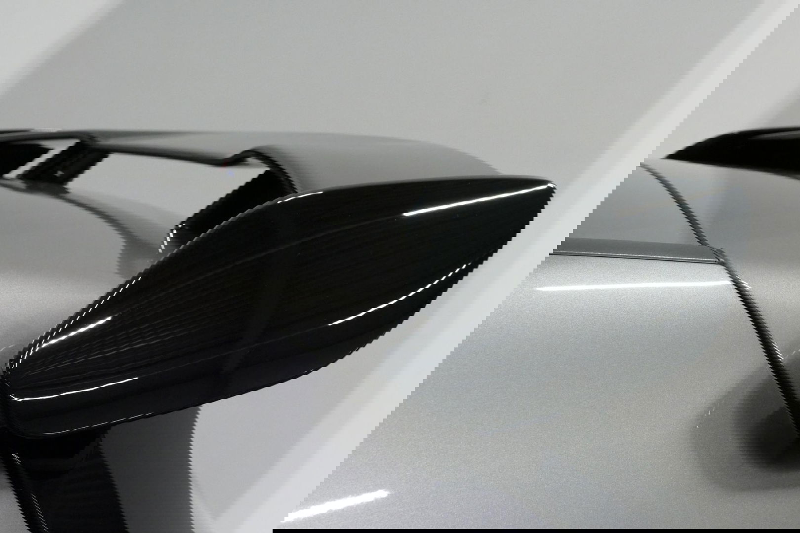 Mercedes-Benz A-Klasse 200 AMG Line / A45 AMG Diffuser / Panamericana Grille / Panoramadak / A45 Dakspoiler / Elektr. verstelbare voorstoelen + memory / Multibeam LED Koplampen / Apple Carplay - Android Auto / Stoelverwarming / Ambienteverlichting / 19'' LMV / Night pakket / Do