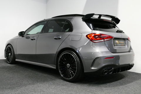 Mercedes-Benz A-Klasse 200 AMG Line / A45 AMG Diffuser / Panamericana Grille / Panoramadak / A45 Dakspoiler / Elektr. verstelbare voorstoelen + memory / Multibeam LED Koplampen / Apple Carplay - Android Auto / Stoelverwarming / Ambienteverlichting / 19'' LMV / Night pakket / Do