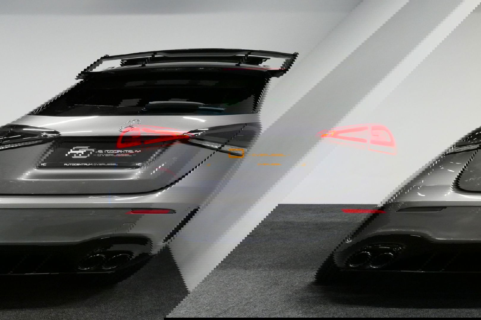 Mercedes-Benz A-Klasse 200 AMG Line / A45 AMG Diffuser / Panamericana Grille / Panoramadak / A45 Dakspoiler / Elektr. verstelbare voorstoelen + memory / Multibeam LED Koplampen / Apple Carplay - Android Auto / Stoelverwarming / Ambienteverlichting / 19'' LMV / Night pakket / Do