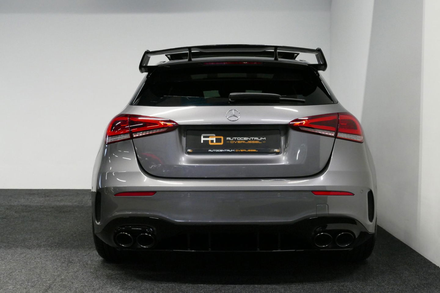 Mercedes-Benz A-Klasse 200 AMG Line / A45 AMG Diffuser / Panamericana Grille / Panoramadak / A45 Dakspoiler / Elektr. verstelbare voorstoelen + memory / Multibeam LED Koplampen / Apple Carplay - Android Auto / Stoelverwarming / Ambienteverlichting / 19'' LMV / Night pakket / Do