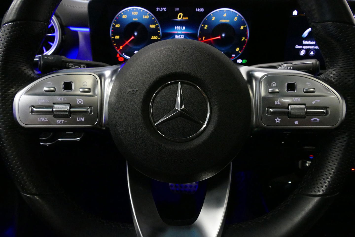 Mercedes-Benz A-Klasse 200 AMG Line / A45 AMG Diffuser / Panamericana Grille / Panoramadak / A45 Dakspoiler / Elektr. verstelbare voorstoelen + memory / Multibeam LED Koplampen / Apple Carplay - Android Auto / Stoelverwarming / Ambienteverlichting / 19'' LMV / Night pakket / Do