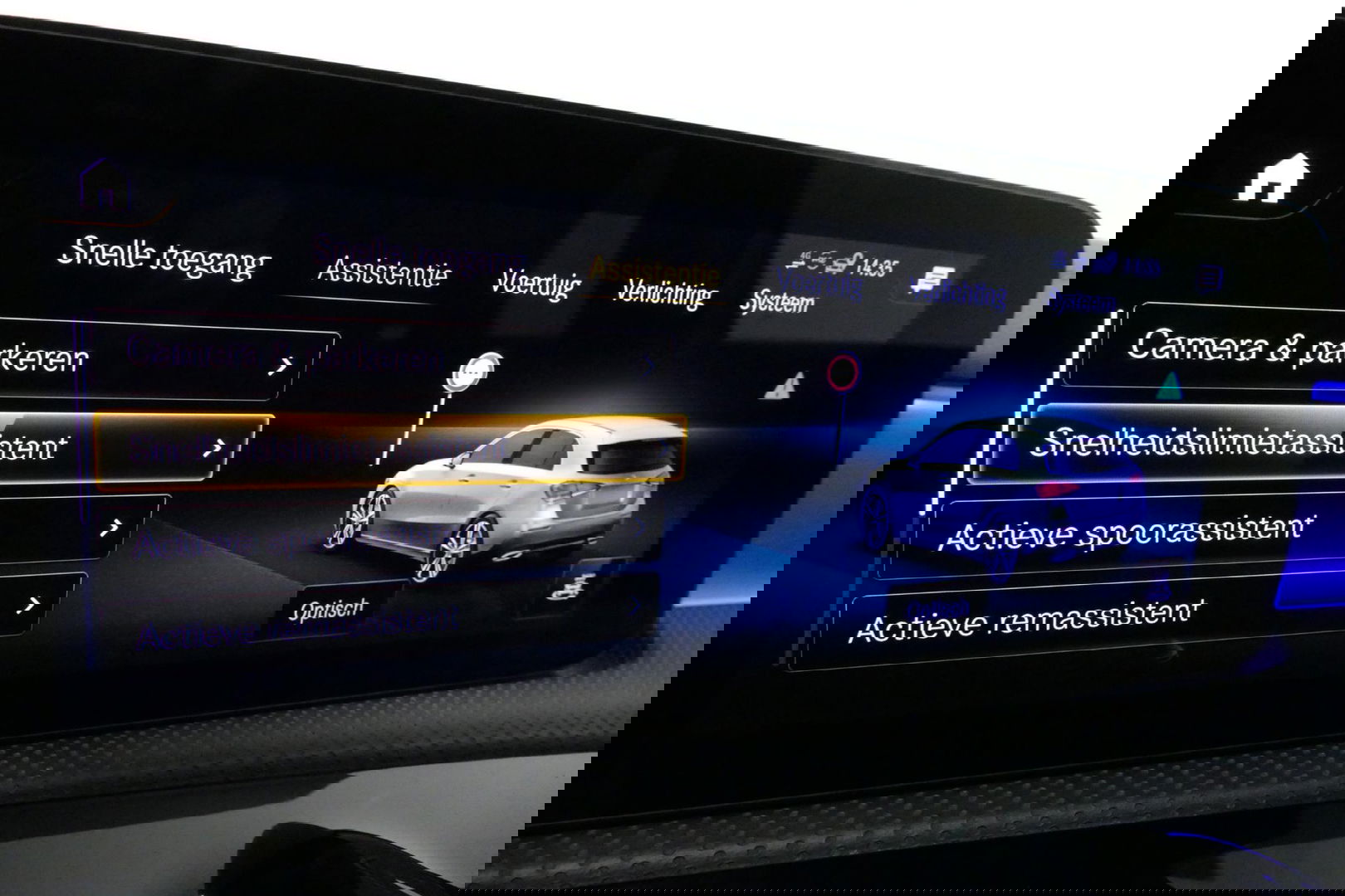 Mercedes-Benz A-Klasse 200 AMG Line / A45 AMG Diffuser / Panamericana Grille / Panoramadak / A45 Dakspoiler / Elektr. verstelbare voorstoelen + memory / Multibeam LED Koplampen / Apple Carplay - Android Auto / Stoelverwarming / Ambienteverlichting / 19'' LMV / Night pakket / Do