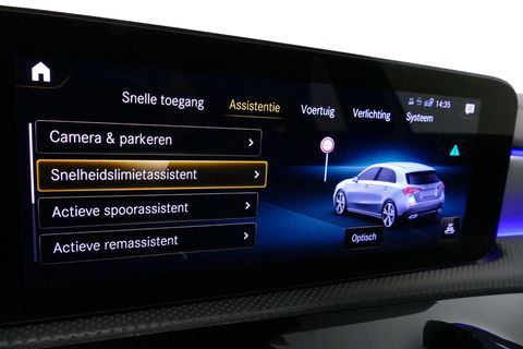 Mercedes-Benz A-Klasse 200 AMG Line / A45 AMG Diffuser / Panamericana Grille / Panoramadak / A45 Dakspoiler / Elektr. verstelbare voorstoelen + memory / Multibeam LED Koplampen / Apple Carplay - Android Auto / Stoelverwarming / Ambienteverlichting / 19'' LMV / Night pakket / Do