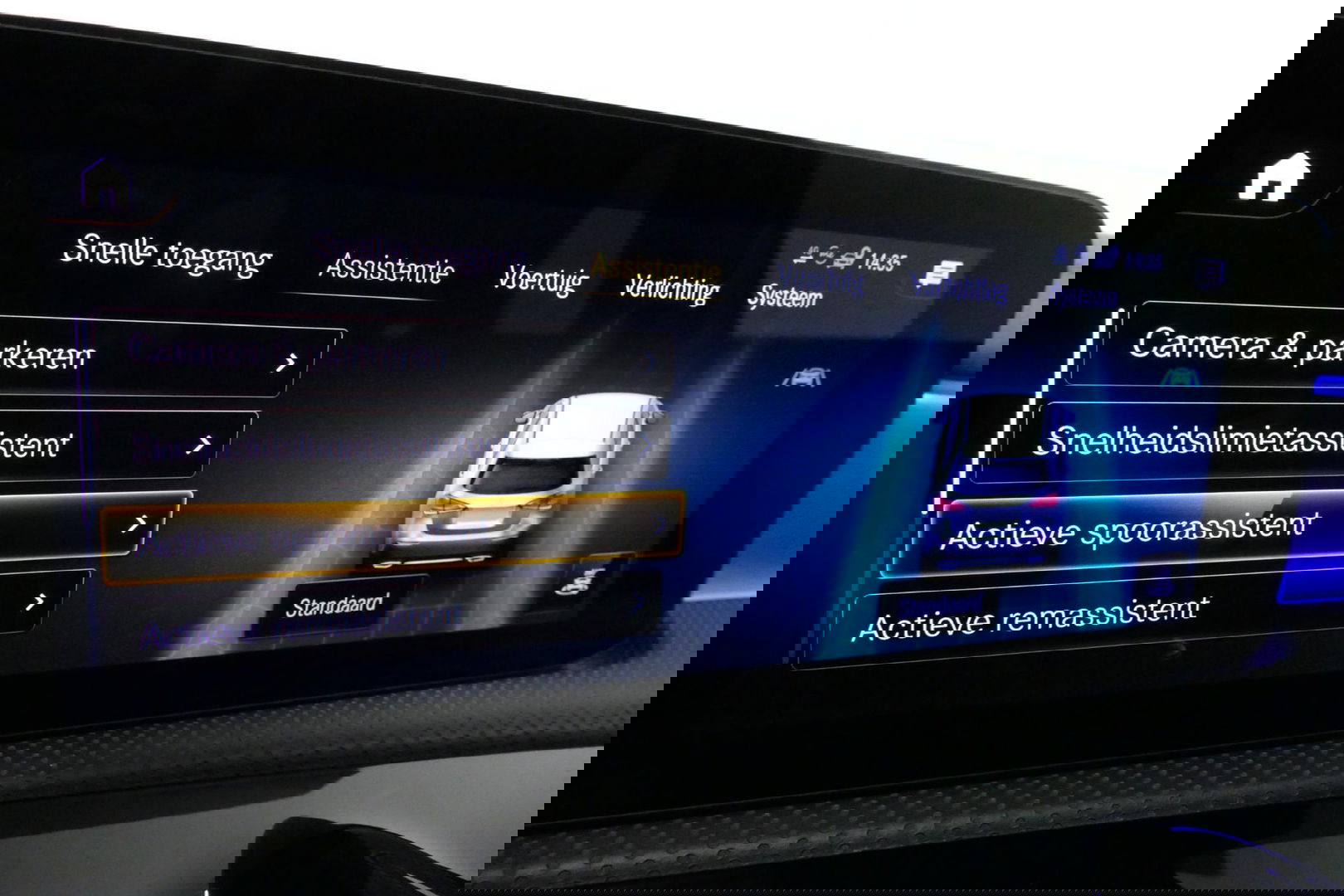 Mercedes-Benz A-Klasse 200 AMG Line / A45 AMG Diffuser / Panamericana Grille / Panoramadak / A45 Dakspoiler / Elektr. verstelbare voorstoelen + memory / Multibeam LED Koplampen / Apple Carplay - Android Auto / Stoelverwarming / Ambienteverlichting / 19'' LMV / Night pakket / Do