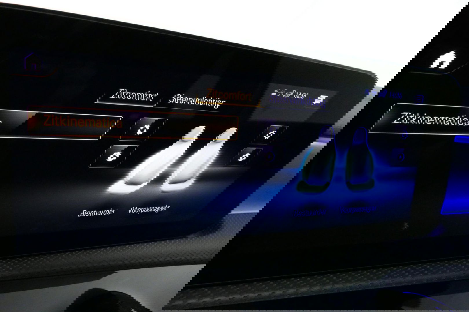 Mercedes-Benz A-Klasse 200 AMG Line / A45 AMG Diffuser / Panamericana Grille / Panoramadak / A45 Dakspoiler / Elektr. verstelbare voorstoelen + memory / Multibeam LED Koplampen / Apple Carplay - Android Auto / Stoelverwarming / Ambienteverlichting / 19'' LMV / Night pakket / Do