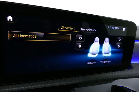 Mercedes-Benz A-Klasse 200 AMG Line / A45 AMG Diffuser / Panamericana Grille / Panoramadak / A45 Dakspoiler / Elektr. verstelbare voorstoelen + memory / Multibeam LED Koplampen / Apple Carplay - Android Auto / Stoelverwarming / Ambienteverlichting / 19'' LMV / Night pakket / Do