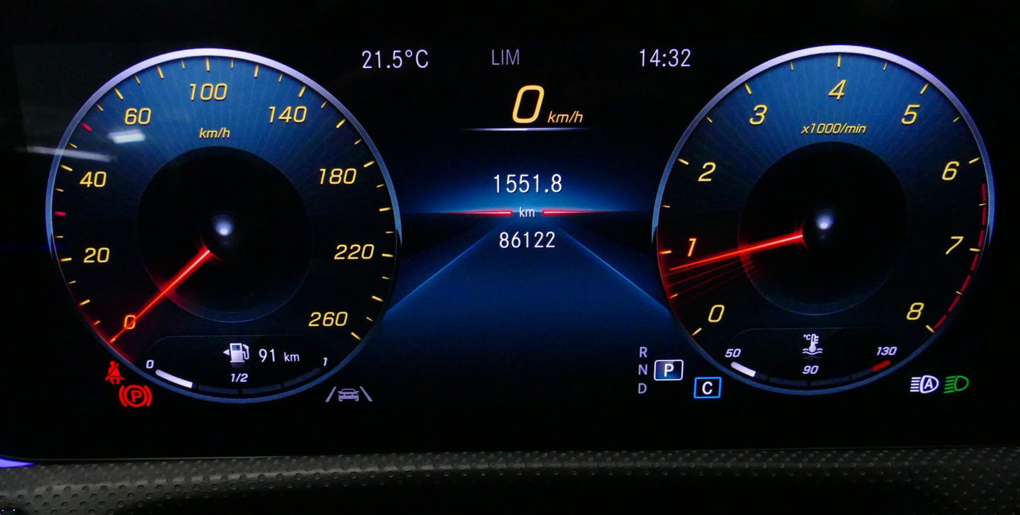 Mercedes-Benz A-Klasse 200 AMG Line / A45 AMG Diffuser / Panamericana Grille / Panoramadak / A45 Dakspoiler / Elektr. verstelbare voorstoelen + memory / Multibeam LED Koplampen / Apple Carplay - Android Auto / Stoelverwarming / Ambienteverlichting / 19'' LMV / Night pakket / Do