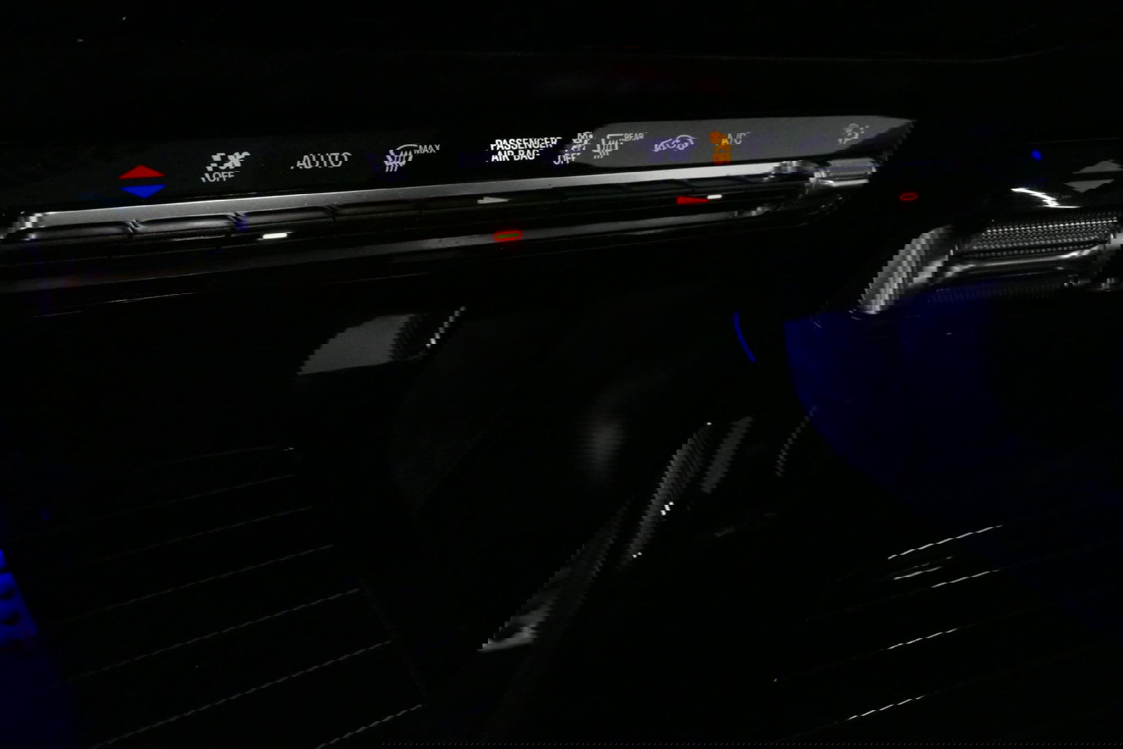 Mercedes-Benz A-Klasse 200 AMG Line / A45 AMG Diffuser / Panamericana Grille / Panoramadak / A45 Dakspoiler / Elektr. verstelbare voorstoelen + memory / Multibeam LED Koplampen / Apple Carplay - Android Auto / Stoelverwarming / Ambienteverlichting / 19'' LMV / Night pakket / Do